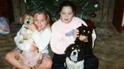 Joline und Ashley sind Ashleys T&ouml;chter. Trotz der schwierigen Familienverh&auml;ltnisse erz&auml;hlen sie von einer unbeschwerten Kindheit und von au&szlig;erfamili&auml;rer Unterst&uuml;tzung.