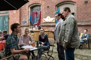 Alexander Blohms drei WG-Mitbewohner erheben schwere Vorw&uuml;rfe gegen den Toten. v.li.: Jonas Gründel (Martin Bruchmann), Lara Schulz (Zsa Zsa Inci Bürkle), Meike Rossdorf (Ada Philine Stappenbeck), Lars (Ingo Naujoks), Finn (Sven Martinek).