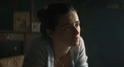 Violets Mutter Marla (Agnieszka Grochowska) macht sich anfangs Sorgen wegen Violets Teilnahme an "Teen Spirit".