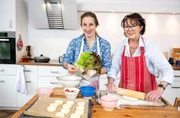 Gastgeberin Katharina Deitmers mit ihrer Mutter Andrea (r). Gastgeberin Katharina Deitmers mit ihrer Mutter Andrea (r).