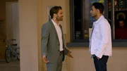 Nihat (Timur &Uuml;lker, r.) versucht einen letzten Appell an Julian (Onno Bu&szlig;).