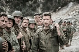 Captain Glover (Sam Worthington) befiehlt seiner Einheit den R&uuml;ckzug.  +++ Die Verwendung des sendungsbezogenen Materials ist nur mit dem Hinweis und Verlinkung auf RTL+ gestattet. +++