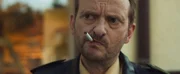 Andi (Milan Peschel) stürzt sich in verdeckte Ermittlungen, bei denen sich sein Verdacht auf wenig mehr stützt, als auf seine eigenen Vorurteile. Andi (Milan Peschel) stürzt sich in verdeckte Ermittlungen, bei denen sich sein Verdacht auf wenig mehr stützt, als auf seine eigenen Vorurteile.