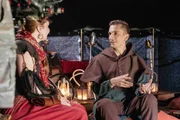 Die Realität komplett hinter sich lassen: Eric Mayer macht unter Anleitung von Pia Bergmann einen Selbstversuch bei einem "Live Action Roleplay". Die Realität komplett hinter sich lassen: Eric Mayer macht unter Anleitung von Pia Bergmann einen Selbstversuch bei einem "Live Action Roleplay".
