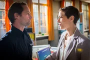 Bettina Wellh&ouml;fer (Henriette Richter-R&ouml;hl, r.) von der Internen ermittelt gegen Mattes (Matthias Schloo, l.): Ein Video im Internet zeigt ihn in unverh&auml;ltnism&auml;&szlig;ig brutalem Umgang mit einem jungen Dieb.