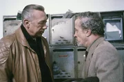 Findet nur schwer inneren Zugang zu dem Alkoholiker Jakob Hesse (Klaus Behrend): Oberinspektor Derrick (Horst Tappert).