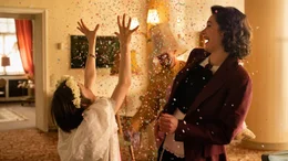Lenni (Cecilio Andresen, l.) und Ella (Sophie Killer, r.) feiern ihre eigene Party in Frankys Kopf.