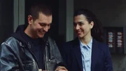 Louna Lloris (Anna Bardavelidze, r.) und Liam (Ludwig Brix, l.) rücken während ihrer aufregenden Suche nach Beweisen näher zusammen. Louna Lloris (Anna Bardavelidze, r.) und Liam (Ludwig Brix, l.) rücken während ihrer aufregenden Suche nach Beweisen näher zusammen.