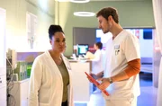 Dr. Lucia B&ouml;hm (Vanessa Rottenburg) findet es unverantwortlich, dass Benno Nowak (Fr&eacute;d&eacute;ric Brossier) eine herzkranke Patientin entlassen hat.