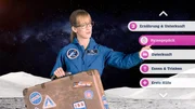 Astronautin Insa Thiele-Eich mit Koffer. Astronautin Insa Thiele-Eich mit Koffer.