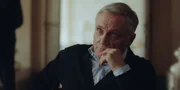 Bernhard Dardenne (Bernhard Schir) ist nicht begeistert davon, wie sich seine Kinder gegenseitig ausspielen. Bernhard Dardenne (Bernhard Schir) ist nicht begeistert davon, wie sich seine Kinder gegenseitig ausspielen.