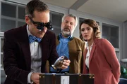 Kulturdezernent Dr. Baumgartner (Oliver Bürgin, l.) untersucht für die Kommissare Stadler (Dieter Fischer, M.) und Andresen (Sophie Melbinger, r.) ägyptische Artefakte. Kulturdezernent Dr. Baumgartner (Oliver Bürgin, l.) untersucht für die Kommissare Stadler (Dieter Fischer, M.) und Andresen (Sophie Melbinger, r.) ägyptische Artefakte.