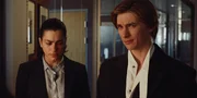 Nicolas Dardenne (Gustav Schmidt, r.) kommt gerade rechtzeitig - doch wird er Louna Lloris (Anna Bardavelidze, l.) wirklich entlasten?