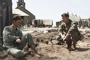 L-R: Desmond Doss (Andrew Garfield) und Captain Glover (Sam Worthington)