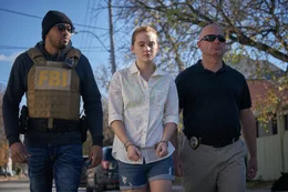 Reality (Emilia Jones) wird vom FBI verhaftet, weil sie Geheimdokumente der NSA an die Presse geleakt hat, die russische Hackerangriffe bei den US-Pr&auml;sidentschaftswahlen von 2016 best&auml;tigen.