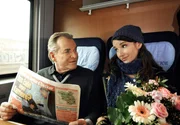 Alexandra (Sophie Wepper) kehrt mit ihrem Vater Wendelin (Fritz Wepper) wieder zur&uuml;ck nach M&uuml;nchen.