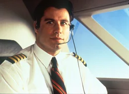 James Ubriacco (John Travolta) hat einen Job als Privatpilot der reichen Samantha angenommen ...