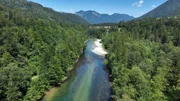 Die Steyr inmitten der Landschaft. Die Steyr inmitten der Landschaft.
