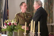 (v.li.): Jamie Ballard (Major David Rawlings), Mark Williams (Father Brown).