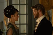 Jolyon Jr. (Danny Griffin, r.) offenbart Frances (Tuppence Middleton, l.) seine Gef&uuml;hle, die Konsequenzen f&uuml;r alle haben werden.