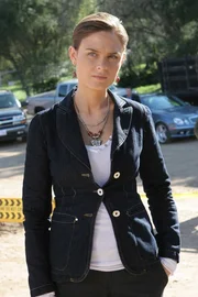 Dr. Brennan (Emily Deschanel)