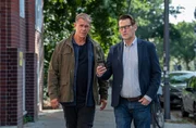 Finn (Sven Martinek, l.) und Lars (Ingo Naujoks, r.) bekommen von Jonas am Telefon einen interessanten Hinweis. Finn (Sven Martinek, l.) und Lars (Ingo Naujoks, r.) bekommen von Jonas am Telefon einen interessanten Hinweis.