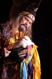 Aloysius Wilmingston (Stuart Wilson). Aloysius Wilmingston (Stuart Wilson).