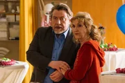 Frau Ellinger (Marita Breuer) und Dr. Schmieta (Armin Rohde). Frau Ellinger (Marita Breuer) und Dr. Schmieta (Armin Rohde).