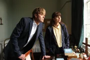 DI Humphrey Goodman (Kris Marshall) und DS Esther Williams (Zahra Ahmadi) stoßen bei ihren Ermittlungen im Internat auf Ungereimtheiten. DI Humphrey Goodman (Kris Marshall) und DS Esther Williams (Zahra Ahmadi) stoßen bei ihren Ermittlungen im Internat auf Ungereimtheiten.