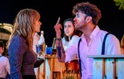 Die Studentin Livia Staupitz wird nach einer Partynacht in einem Linzer Beachclub tot aufgefunden. Auf der Party geriet sie in einen Streit mit ihrem Freund Lorenzo Branik. Ist er ihr auf dem Heimweg heimlich gefolgt? Im Bild: Nele Oldendorf (Anna Hausburg) und Lorenzo Branik (Denis Kl&auml;figer)