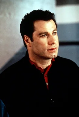 Nach langem Suchen gelingt es James (John Travolta) endlich, einen besseren Job zu finden: Er wird Privatpilot f&uuml;r die reiche Samantha. Und die ist nicht nur an seinem K&ouml;nnen als Pilot interessiert, sehr zum Leidwesen von James' Frau Mollie ...