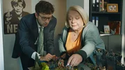 Samy und Gesine klären, welche Figuren sie auf dem Schlachtfeld sind. Samy und Gesine klären, welche Figuren sie auf dem Schlachtfeld sind.