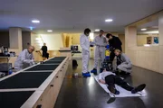Wer hat den Museumsdirektor des StadtPalais erschlagen? Dr. Benedikt F&ouml;rster (Florian W&uuml;nsche), Jan Arnaud (Mike Zaka Sommerfeldt) sowie die Kommissarinnen Martina Seiffert (Astrid M. F&uuml;nderich) und Nele Becker (Nina Siewert) ermitteln am Tatort.