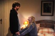 Yvi und Bartl verbringen eine erste Nacht miteinander. Von links: Bartl (Andreas Nickl) und Yvonne Preissinger (Alexa Eilers).