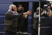 CIA-Agent Martin (Eric Dane, l.) und sein Team (unbekannte Darsteller) versuchen einen Anschlag in Kabul zu verhindern. Es ist ein Wettlauf gegen die Zeit.