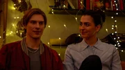 Louna (Anna Bardavelidze, r.) und Nicolas (Gustav Schmidt, l.) könnten in einer anderen Realität einfach zusammen glücklich sein. Louna (Anna Bardavelidze, r.) und Nicolas (Gustav Schmidt, l.) könnten in einer anderen Realität einfach zusammen glücklich sein.