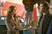 Nach vielen Jahren sieht Brennan (Emily Deschanel) ihren Bruder Russ (Loren Dean) wieder. Weiss er, was damals mit ihren Eltern passiert ist?