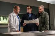 Dr. Henning Strahl (Christoph Tomanek, l.) hat interessante Infos für Lars (Ingo Naujoks, M.) und Finn (Sven Martinek, r.): Im Dienstplan der Klinik gibt es Ungereimtheiten … Dr. Henning Strahl (Christoph Tomanek, l.) hat interessante Infos für Lars (Ingo Naujoks, M.) und Finn (Sven Martinek, r.): Im Dienstplan der Klinik gibt es Ungereimtheiten …