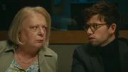Gesine (l., Martina Eitner-Acheampong) und Samy (r., Xavier Lacaille) in der bilateralen Verhandlung. Gesine (l., Martina Eitner-Acheampong) und Samy (r., Xavier Lacaille) in der bilateralen Verhandlung.