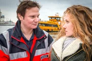 Dr. Haase (Fabian Harloff, l.) hat sich in seine Patientin Milla Heitmann (Sina-Valeska Jung, r.) verliebt. Dr. Haase (Fabian Harloff, l.) hat sich in seine Patientin Milla Heitmann (Sina-Valeska Jung, r.) verliebt.