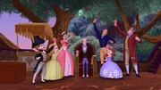 "Disneys Sofia die Erste", "Helferichs Geburtstag." Der königliche Kammerdiener Helferich hat Geburtstag. Der König gibt ihm frei, damit Helferich mit seinem Bruder Nigel feiern kann. Die Kinder wollen ständig etwas von ihm, und die pflichtbewusste Helferich kommt nicht dazu. Als Prinzessin Sofia klar wird, dass sie im Begriff sind, Helferichs Geburtstag zu ruinieren, bemüht sie sich, ihm einen unvergesslichen Festtag zu bereiten. "Disneys Sofia die Erste", "Helferichs Geburtstag." Der königliche Kammerdiener Helferich hat Geburtstag. Der König gibt ihm frei, damit Helferich mit seinem Bruder Nigel feiern kann. Die Kinder wollen ständig etwas von ihm, und die pflichtbewusste Helferich kommt nicht dazu. Als Prinzessin Sofia klar wird, dass sie im Begriff sind, Helferichs Geburtstag zu ruinieren, bemüht sie sich, ihm einen unvergesslichen Festtag zu bereiten.