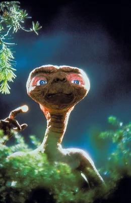 "E.T. - Der Au&szlig;erirdische", Eine Gruppe Au&szlig;erirdischer landet in der N&auml;he von Los Angeles. Polizeiautos rasen in den n&auml;chtlichen Wald. Das Raumschiff startet zur&uuml;ck in den Weltraum. Nur E.T. schafft den Abflug nicht. Allein und Lichtjahre fern von zuhause findet er in dem zehnj&auml;hrigen Elliot einen Freund. Dieser will ihm helfen, in seine Heimat zur&uuml;ckzukehren. Doch Mitarbeiter der NASA sind E.T. schon dicht auf den Fersen.  SENDUNG: ORF eins - SO - 31.05.2020 - 10:00 UHR. - Veroeffentlichung fuer Pressezwecke honorarfrei ausschliesslich im Zusammenhang mit oben genannter Sendung oder Veranstaltung des ORF bei Urhebernennung.