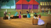 "Disneys Sofia die Erste", "Der Haustier-Wettbewerb." Im Dorf findet ein Haustierwettbewerb statt, an dem die Besitzer der Tiere vorführen, welche Kunststücke ihre Lieblinge beherrschen. Sofia will mit ihrem Kaninchen Kalle antreten, überlegt es sich im letzten Moment aber anders, als Amber eine abfällige Bemerkung macht. Sie glaubt, Kalle hätte zu wenig Talent für die Show. Kalle ist am Boden zerstört. Als Sofia dahinterkommt, dass es wichtiger ist, einen guten Freund an der Seite zu haben, als einen Wettbewerb zu gewinnen, ist es für eine Versöhnung fast schon zu spät. "Disneys Sofia die Erste", "Der Haustier-Wettbewerb." Im Dorf findet ein Haustierwettbewerb statt, an dem die Besitzer der Tiere vorführen, welche Kunststücke ihre Lieblinge beherrschen. Sofia will mit ihrem Kaninchen Kalle antreten, überlegt es sich im letzten Moment aber anders, als Amber eine abfällige Bemerkung macht. Sie glaubt, Kalle hätte zu wenig Talent für die Show. Kalle ist am Boden zerstört. Als Sofia dahinterkommt, dass es wichtiger ist, einen guten Freund an der Seite zu haben, als einen Wettbewerb zu gewinnen, ist es für eine Versöhnung fast schon zu spät.