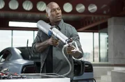 Roman (Tyrese Gibson) bereitet den Einsatz vor.