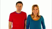 Tanja und Andr&eacute; verscheuchen Fliegen mit ihrem Atem.