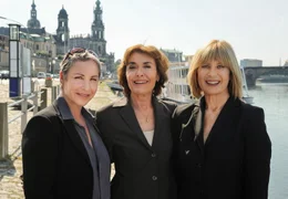 Carola Bleibtreu (Katerina Jacob), Maria Lieblich (Thekla Carola Wied, Mitte) und Steffi Krieg (Mona Seefried, re.) f&uuml;hlen sich in ihrer neuen Wahlheimat Dresden zu Hause.