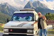 Friso Richter mit seinem Oldtimer-Wohnmobil "Pamela".