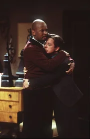 F&uuml;r Carter (Michael Boatman, l.) und Mike (Michael J. Fox, r.) endet der Valentinstag in einem Fiasko.