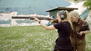 Waidsmannheil oder lieber nicht? Freizeitspaß beim Schießen, Töten und „Zerwirken“ von Wildtieren versus aktiver Naturschutz mit Hingabe und verantwortungsvoller Fleischgenuss. Y-Kollektiv- und Rabiat-Reporterin Katja Döhne beim Schiesstraining in der Jagdschule, Disziplin Skeet-Schiessen auf Tontauben. Waidsmannheil oder lieber nicht? Freizeitspaß beim Schießen, Töten und „Zerwirken“ von Wildtieren versus aktiver Naturschutz mit Hingabe und verantwortungsvoller Fleischgenuss. Y-Kollektiv- und Rabiat-Reporterin Katja Döhne beim Schiesstraining in der Jagdschule, Disziplin Skeet-Schiessen auf Tontauben.