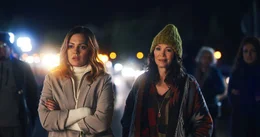v.li.: Tiana (Nilam Farooq), Marianne (Iris Berben)